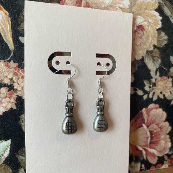 Money Bag 💰 Earrings - Picture 5 of 5